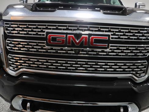 Used 2023 GMC Sierra 2500 Denali w/ Denali Black Diamond Edition image 5
