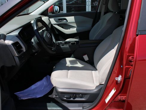 Used 2025 Nissan Rogue SV AWD/4WD image 12