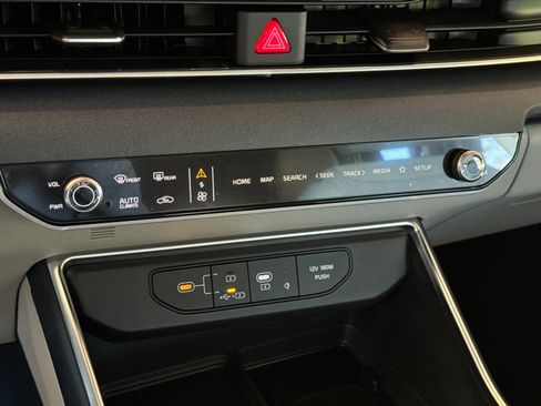 New 2026 Kia Carnival EX image 22