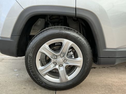 Used 2024 Jeep Compass Latitude w/ Altitude Special Edition image 29