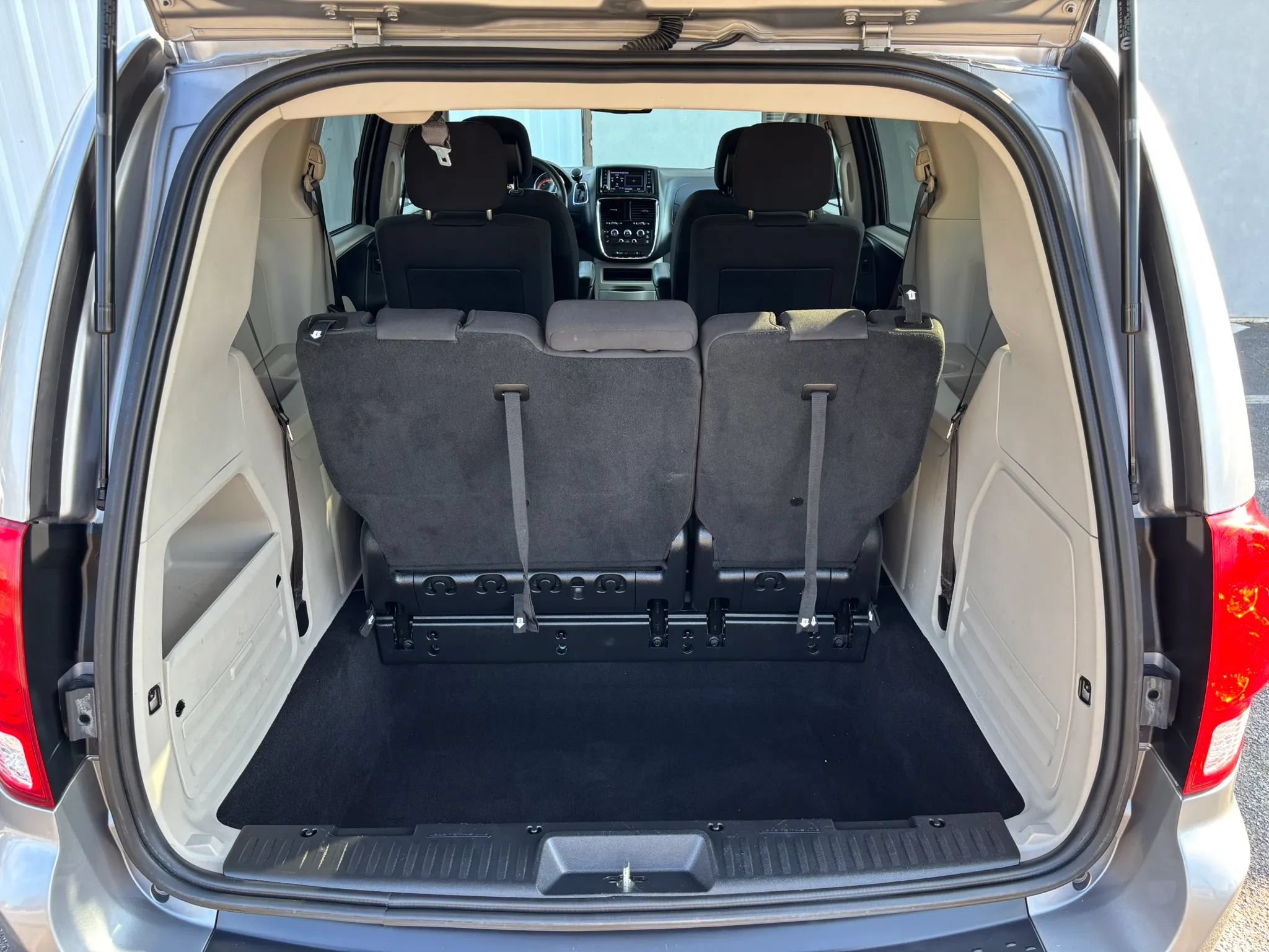 Used 2019 Dodge Grand Caravan SE w/ UConnect Hands-Free Group FWD image 58