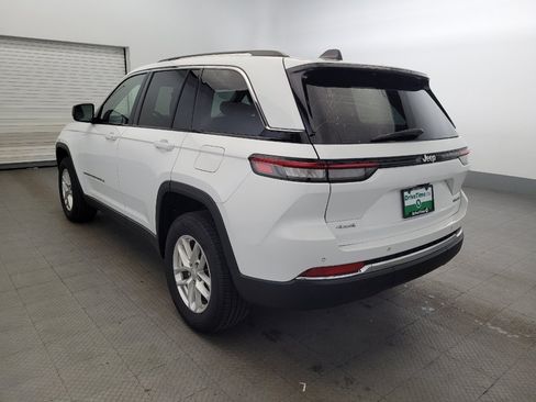 Used 2022 Jeep Grand Cherokee Laredo w/ Luxury Tech Group I AWD/4WD image 5