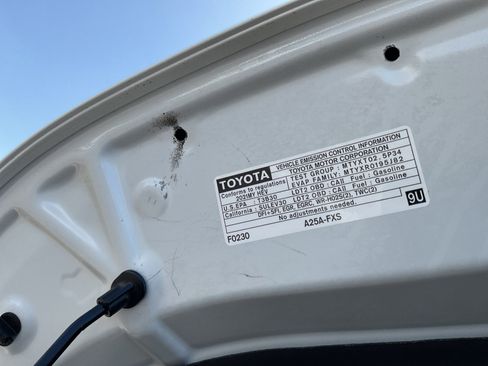 Used 2021 Toyota Sienna XLE FWD image 22