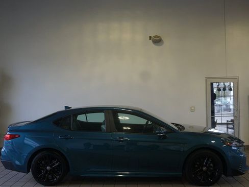 Certified 2025 Toyota Camry SE w/ Convenience Package image 2