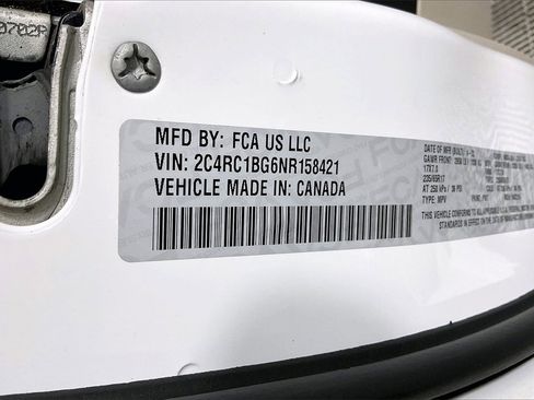 Used 2022 Chrysler Pacifica Touring-L image 32