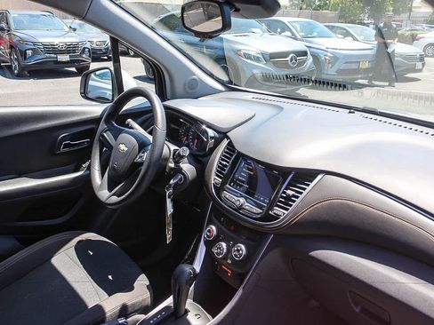 Used 2018 Chevrolet Trax LS AWD/4WD image 22