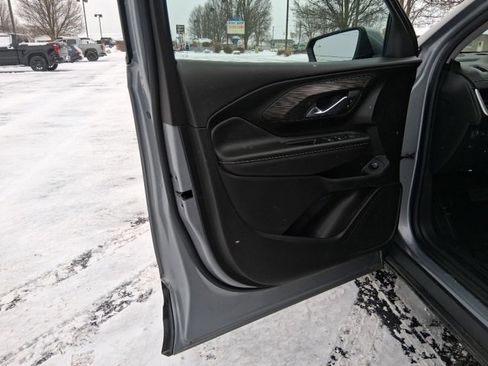 Used 2024 GMC Terrain SLE w/ Driver Convenience Package image 9