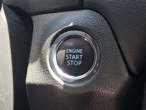 Used 2025 Toyota RAV4 XLE AWD/4WD image 25