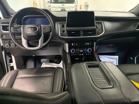 Used 2023 GMC Yukon SLT w/ SLT Luxury Package RWD image 16
