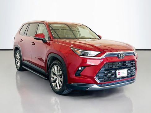 Used 2024 Toyota Grand Highlander AWD image 3
