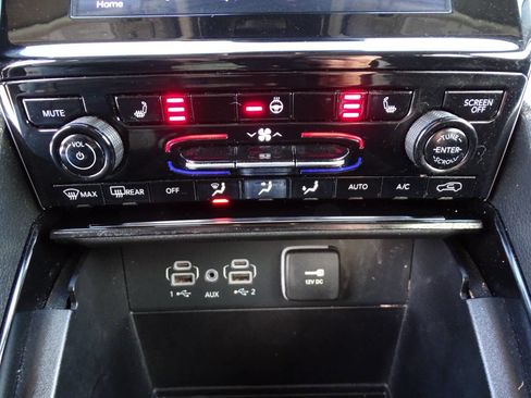 Used 2023 Jeep Grand Cherokee Laredo image 30