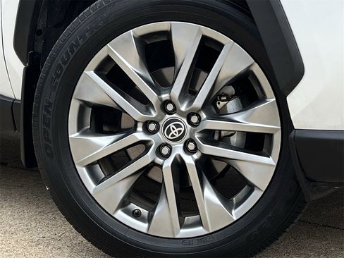 Used 2024 Toyota RAV4 XLE Premium image 30