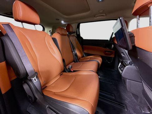 Used 2023 Kia Carnival SX Prestige image 27