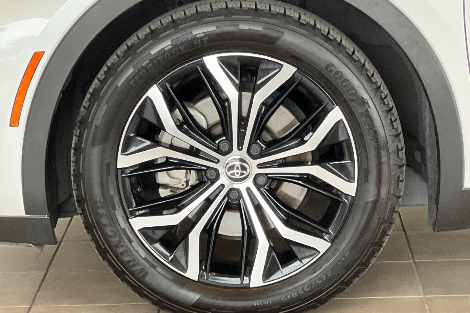 Certified 2023 Toyota Crown AWD/4WD image 25