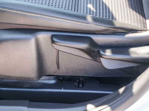 Used 2025 Chevrolet Trax LT FWD image 24