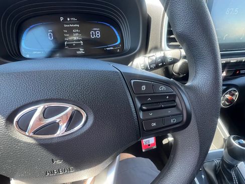 Used 2025 Hyundai Venue SE FWD image 21