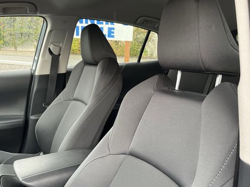 Used 2024 Toyota Venza LE image 17