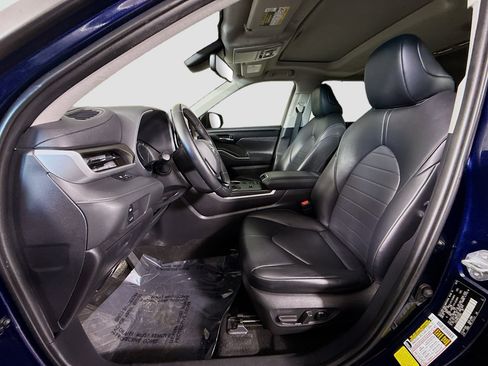 Used 2020 Toyota Highlander XLE image 22