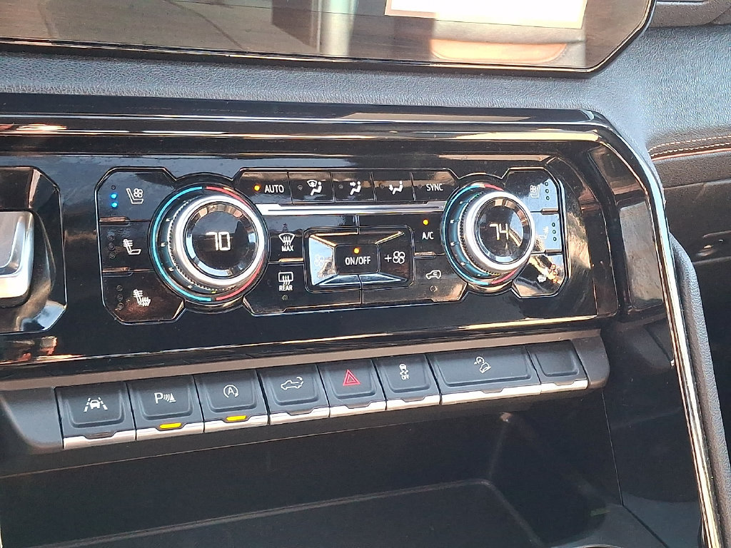 Used 2024 GMC Sierra 1500 AT4 w/ Technology Package AWD/4WD image 18