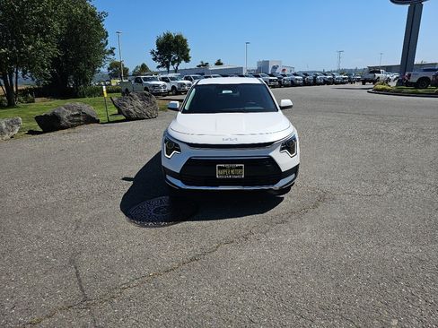 New 2026 Kia Niro LX FWD image 9