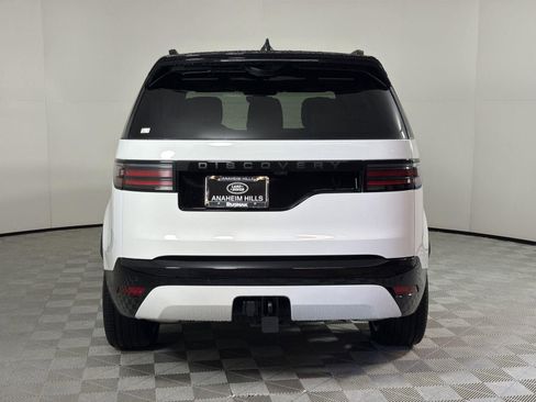 New 2026 Land Rover Discovery Dynamic SE image 4