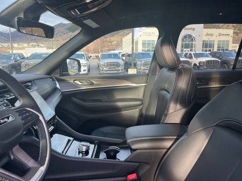 New 2025 Jeep Grand Cherokee Limited image 12