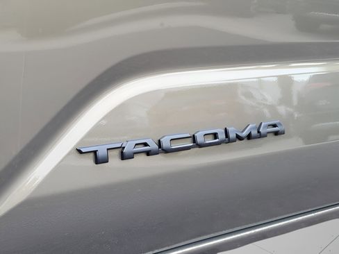 Certified 2025 Toyota Tacoma TRD Off-Road image 13