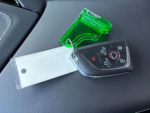 Used 2023 Chevrolet Corvette Stingray Preferred Cpe w/ Chrome Exterior Badge Package image 30