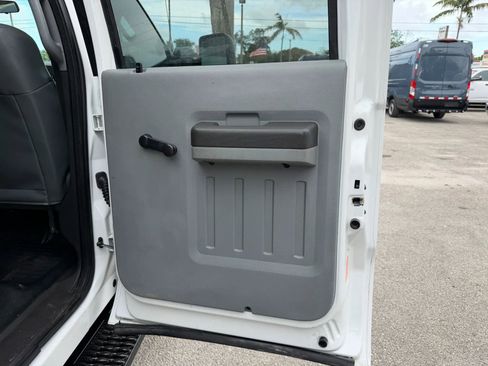 Used 2015 Ford F550 4x4 Crew Cab Super Duty image 15