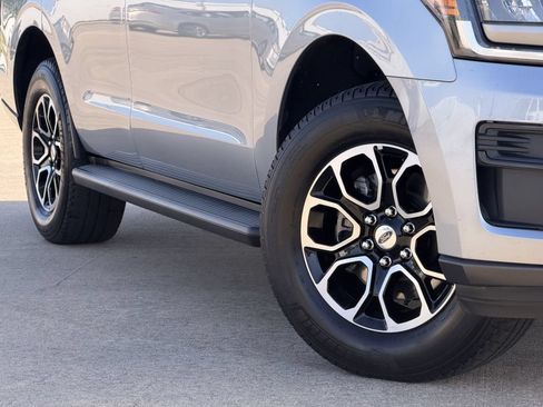 Used 2024 Ford Expedition XLT RWD image 12