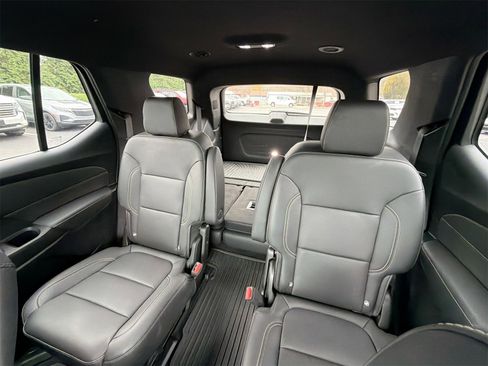 Used 2023 Chevrolet Traverse LT w/ LT Premium Package image 24