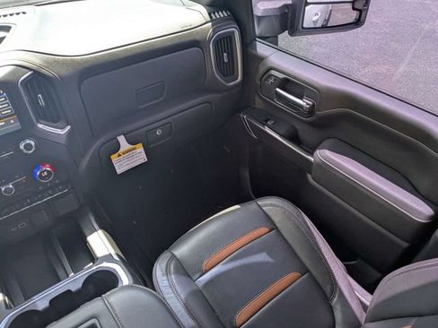 Used 2022 GMC Sierra 2500 AT4 w/ AT4 Premium Plus Package AWD/4WD image 17
