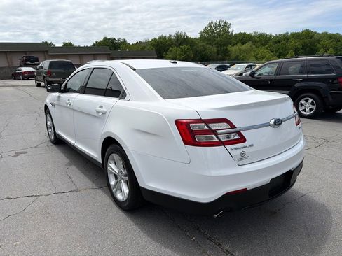 Used 2018 Ford Taurus SE FWD image 8