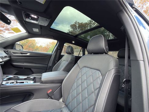 New 2026 Volkswagen Atlas Cross Sport SEL Premium R-Line image 15