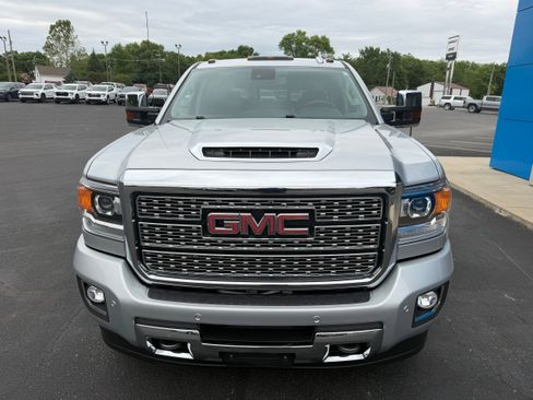Used 2019 GMC Sierra 2500 Denali w/ Duramax Plus Package AWD/4WD image 13