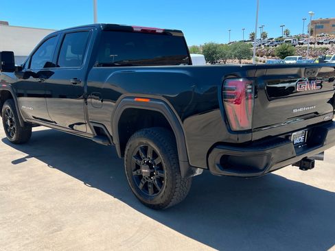 Used 2025 GMC Sierra 2500 AT4 AWD/4WD image 3