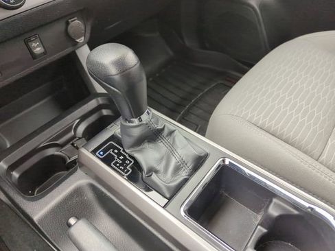 Used 2017 Toyota Tacoma SR5 image 28