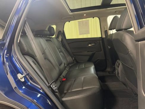 Used 2025 Nissan Rogue SL w/ Tech Package AWD/4WD image 40