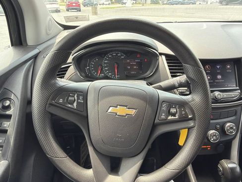 Used 2020 Chevrolet Trax LS w/ Tint and Cruise Package AWD/4WD image 33