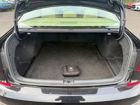 Used 2017 Volkswagen Passat 1.8T SE FWD image 5