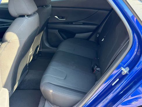 Used 2023 Hyundai Elantra SE image 17