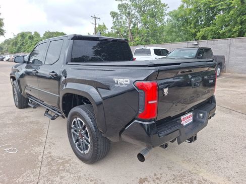 Used 2025 Toyota Tacoma TRD Sport RWD image 4