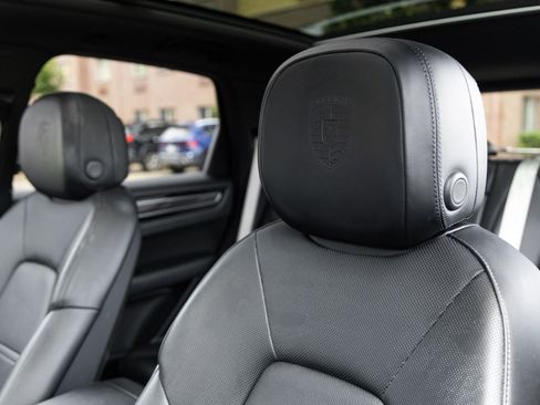 Certified 2023 Porsche Cayenne S Platinum AWD/4WD image 23