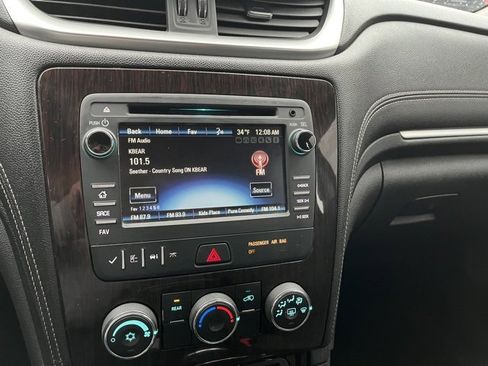 Used 2017 Chevrolet Traverse LT w/ Style and Technology Package image 37