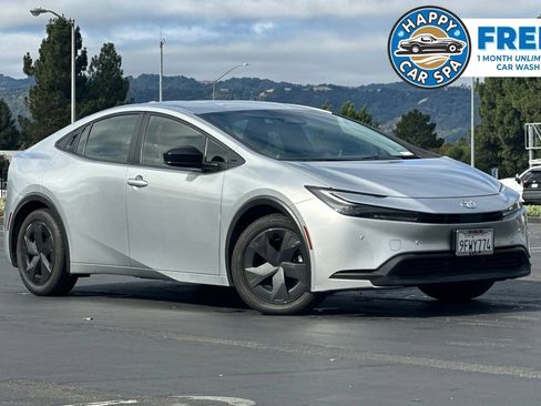 Used 2023 Toyota Prius LE FWD image 1