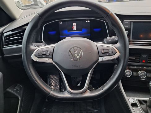 Used 2022 Volkswagen Jetta SE image 16