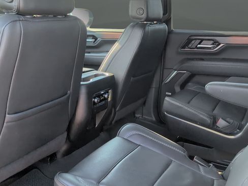 Used 2025 GMC Yukon Denali AWD/4WD image 12