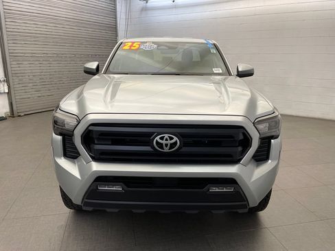 Used 2025 Toyota Tacoma SR5 AWD/4WD image 3