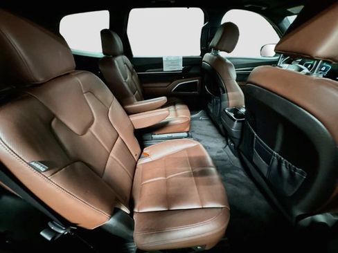 Used 2024 Kia Telluride EX w/ EX Captain's Chair Package AWD/4WD image 30