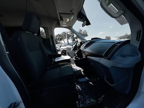 Used 2018 Ford Transit 150 XLT image 31